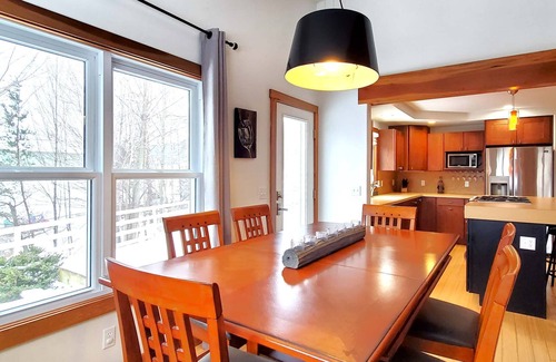 Traverse City House | Red Timbers Near Beaches and Wineries