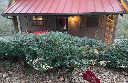 Mirror Lake Ski Chalet | Red Top Tree House