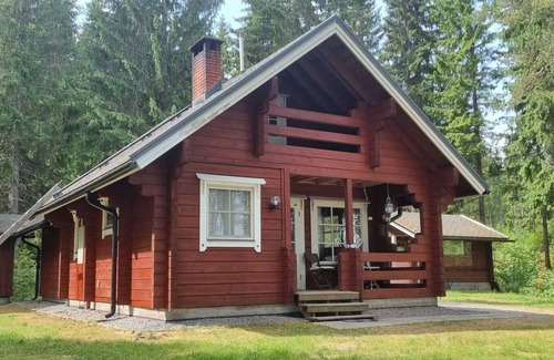 Hiukkajoki House | Red vacation home