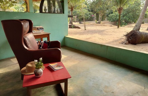 Comoe House | Red Villa