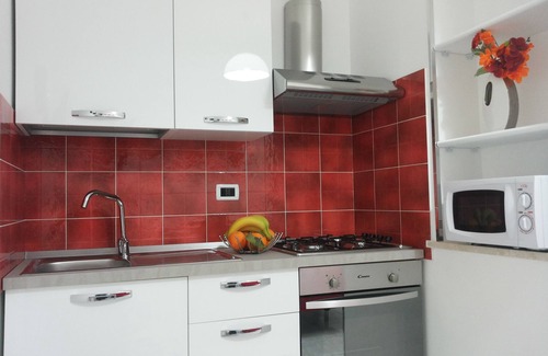 Casa Santa Apartment | RED WI-FI FREE TULIP APARTMENT