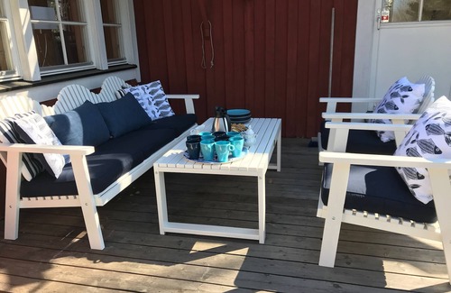 Saltsjobaden House | Red wooden house in Stockholm local resort