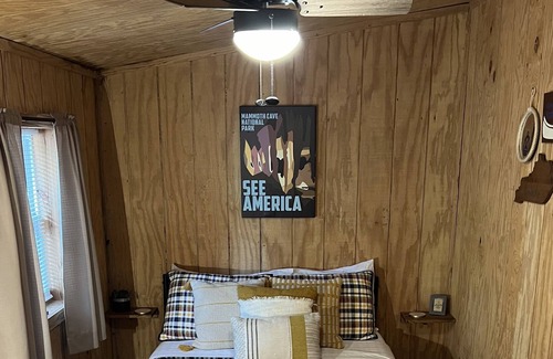 Bee Spring House | Redbird Hideaway, private cozy cabin located near Mammoth Cave National Park
