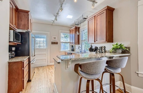 Washington Park West House | Redbrick Cottage/2BDRM/Wash Park/Yard