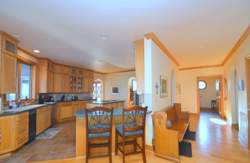 The Woods House | Redbud Keep - move theater, wifi, golf, view, recreation center access, grill
