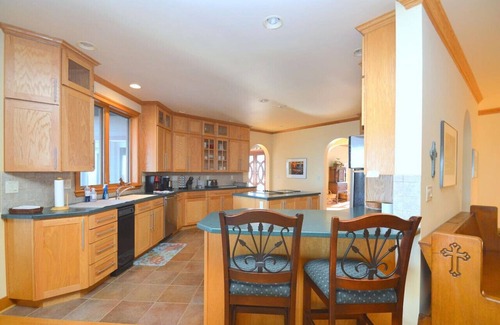 The Woods House | Redbud Keep - move theater, wifi, golf, view, recreation center access, grill