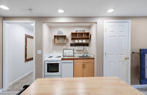 Sunset Apartment | Redbud Respite : Peaceful & Central