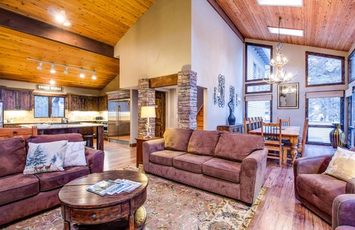 Sunriver House | REDC16 - Huge Luxury Home, A/C, Hot Tub, 4 Ensuites