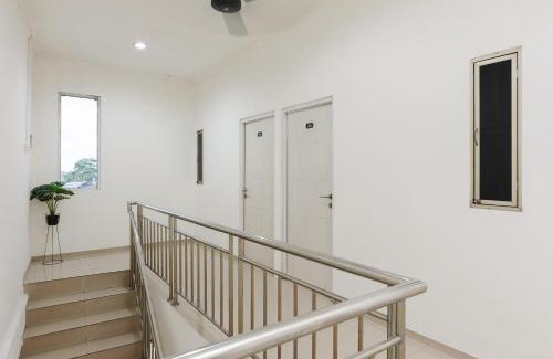 East Jakarta Hotel | RedDoorz at Jatiwaringin near Exit Toll Pondok Gede