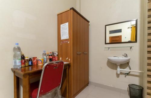 Medan Hotel | RedDoorz At Joyce Guest House Medan