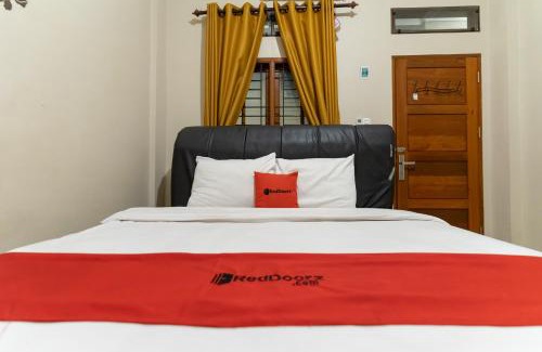 Medan Hotel | RedDoorz At Joyce Guest House Medan