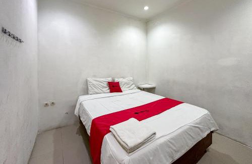 Jaka Sampurna Hotel | RedDoorz at Taman Galaxy Bekasi