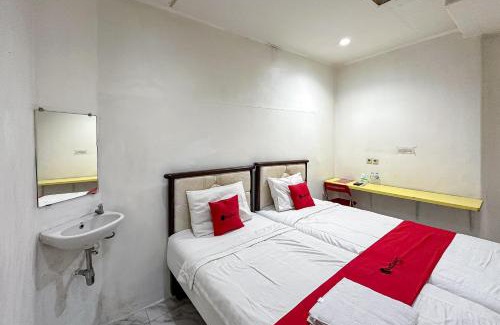Jaka Sampurna Hotel | RedDoorz at Taman Galaxy Bekasi