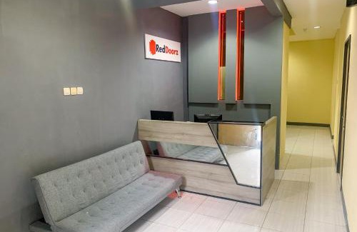 Balaraja Hotel | RedDoorz @ Balaraja Centre Plaza