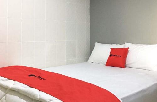 Surabaya Hotel | RedDoorz @ Citraland Surabaya