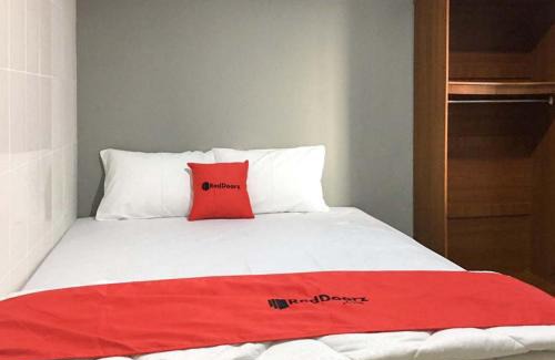Surabaya Hotel | RedDoorz @ Citraland Surabaya