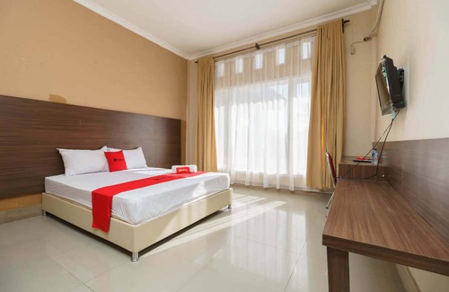 Bengkulu House | RedDoorz @ Hotel Putri Gading Bengkulu
