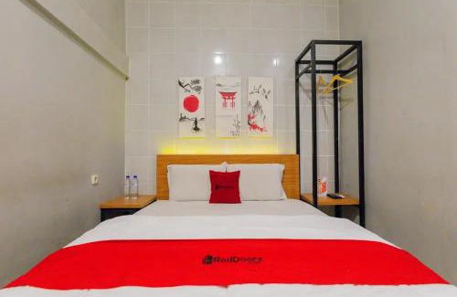 Surabaya Hotel | RedDoorz @ Manukan Surabaya