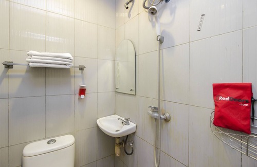 Manado City Centre Hotel | RedDoorz near Bethesda Manado