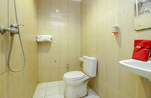 Manado City Centre Hotel | RedDoorz near Bethesda Manado