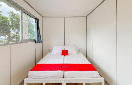 Parongpong Hotel | RedDoorz near Dusun Bambu Resort