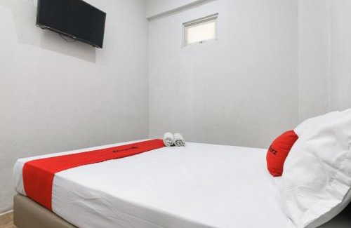 Tangerang Hotel | RedDoorz near Mandaya Royal Hospital Puri