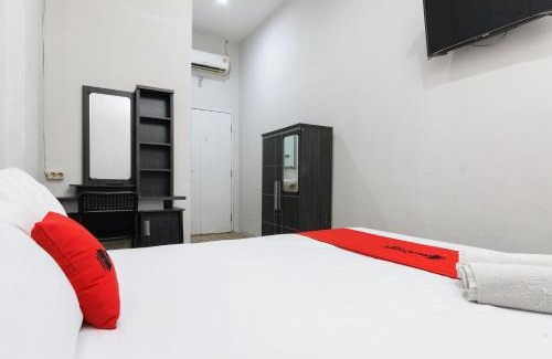 Tangerang Hotel | RedDoorz near Mandaya Royal Hospital Puri