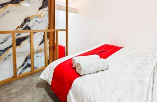 Surabaya Hotel | RedDoorz near RSUD dr Soewandhie