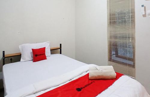 Nganjuk Hotel | RedDoorz Near Stasiun Nganjuk
