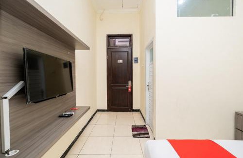 Surabaya Hotel | RedDoorz Plus @ Grace Residence Surabaya