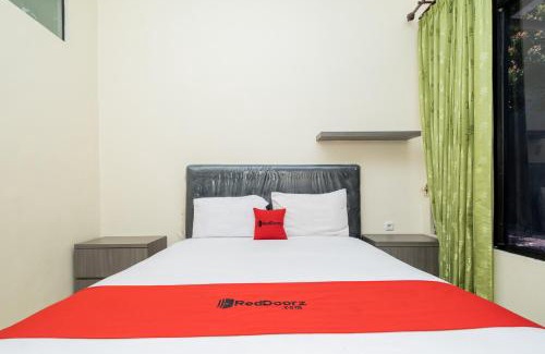 Surabaya Hotel | RedDoorz Plus @ Grace Residence Surabaya