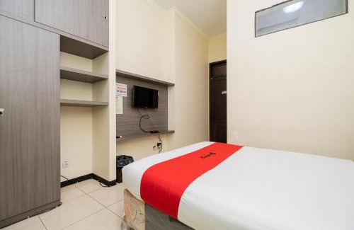 Surabaya Hotel | RedDoorz Plus @ Grace Residence Surabaya