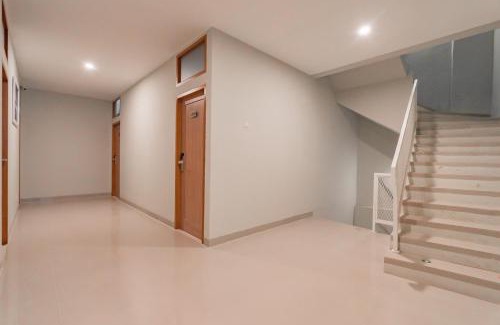 Bandung Hotel | RedDoorz Plus @ Karapitan Street