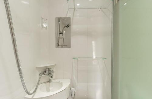 Cilandak Hotel | RedDoorz Plus @ Pondok Labu