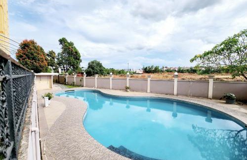 Lubuk Baja Hotel | RedDoorz Premium Near Imperium Superblok