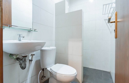 Parongpong Hotel | RedDoorz @ Sersan Bajuri Atas
