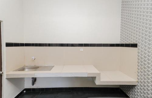 Bekasi Hotel | RedDoorz Syariah near Green Park Jatiwarna