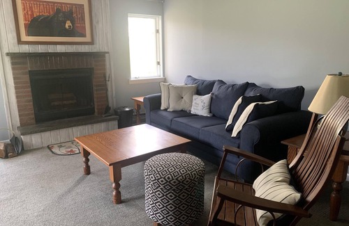 West Dover Condo | Redecorated! Great Location at Mount Snow, Free Shuttle, Pool/Hot Tub