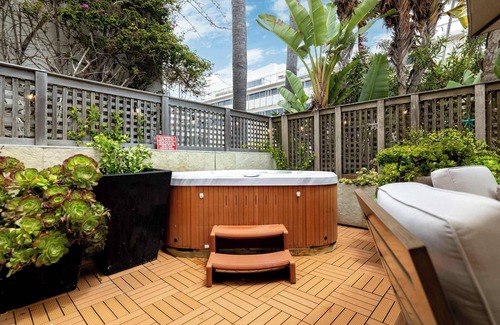 Village of La Jolla Apartment | ✨REDECORATED✨ Seaside Dream | Jacuzzi | Patio