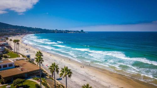 Village of La Jolla Apartment | REDECORATED - Seaside Dream - Jacuzzi - Patio