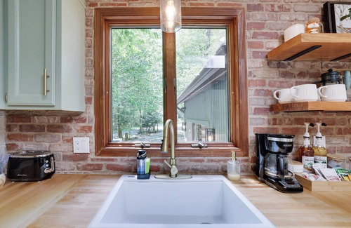 Albrightsville House | RedFoxDen: Pet-Friendly Cabin Near Lake + Hot Tub