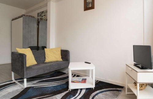 Red Light District Apartment | RedLight District Private Smokers Friendly Studio