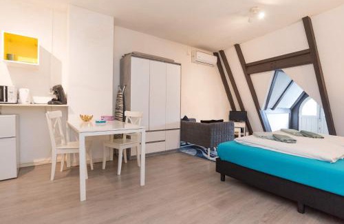 Red Light District Apartment | RedLight District Smokers Friendly Private Studio