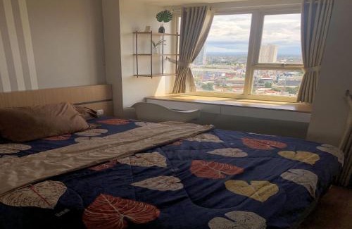 Depok Apartment | RedLiving Apartemen Margonda Residence 5 - Ens Room with Netflix and Breakfast
