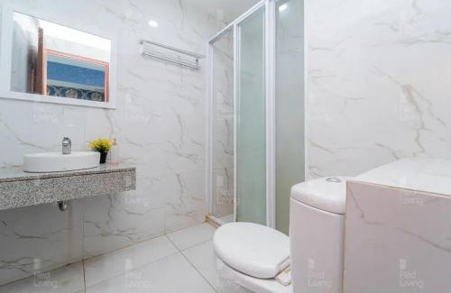 Pekayon Jaya Hotel | RedLiving Apartemen Grand Kamala Lagoon - Icha Rooms Tower Barclay South with Netflix