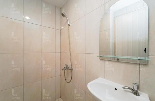 Bekasi Barat Hotel | RedLiving Apartemen Grand Kamala Lagoon - Aoklah Property Tower Barclay North