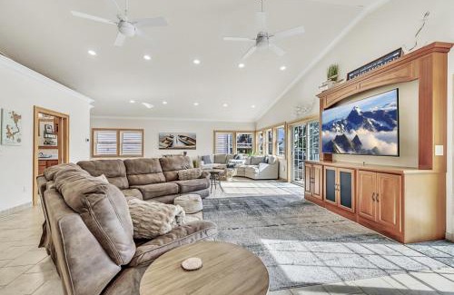 Spirit Lake House | Redmore Lakefront Retreat on East Lake Okoboji