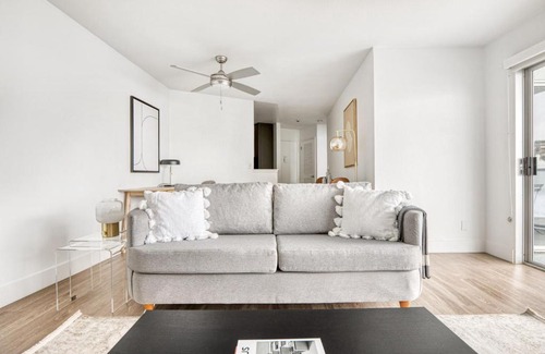 South Redondo Apartment | Redondo Beach 1BR w Pool Gym WD nr Beach LAX-613