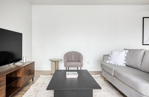 South Redondo Apartment | Redondo Beach 1BR w Pool Gym WD nr Beach LAX-613