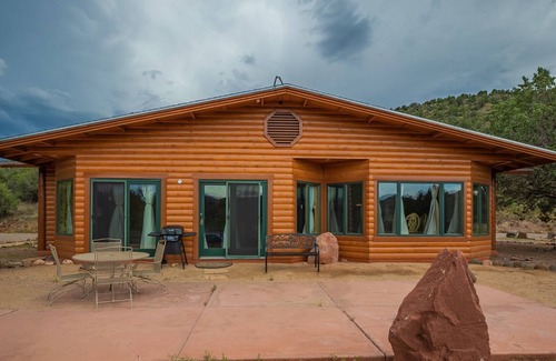 Cornville House | RedRock Luxury, Spectacular Views, Hot-Tub, OakCreek